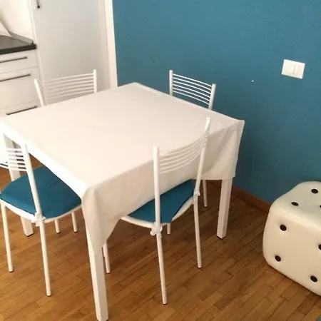 Corso Buenos Aires Studio شقة